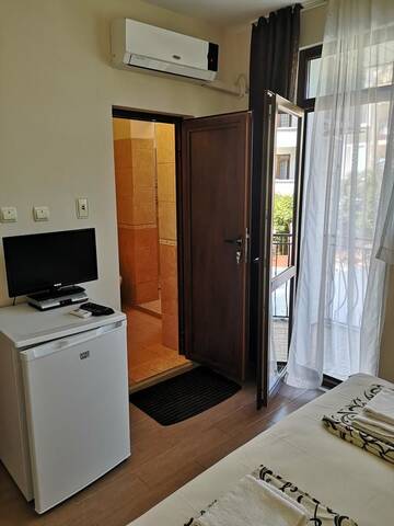 Фото номера Двухместный номер с 1 кроватью и балконом Гостевой дом Guest House Sv Nikola г. Ахтопол 3