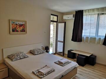 Фото номера Трехместный номер, вид на сад Гостевой дом Guest House Sv Nikola г. Ахтопол 4