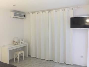 Фото номера Люкс с кроватью размера «king-size» и видом на море Отель Agata Beach г. Ахтопол 8